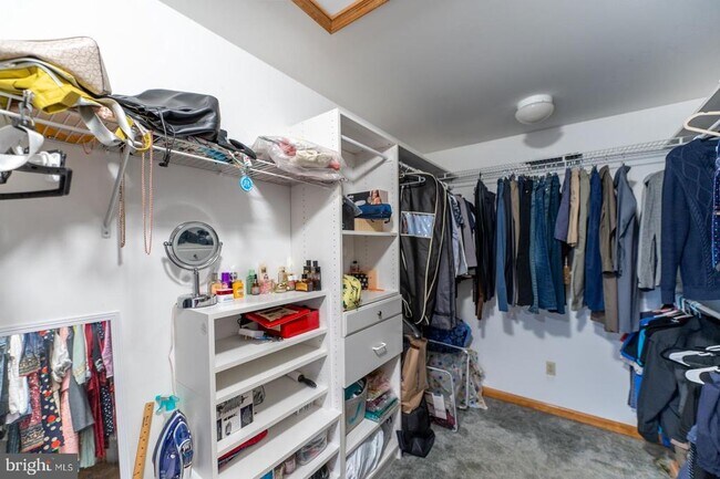 Building Photo - 211 Caravan Dr