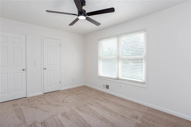 Building Photo - 1093 Caprice Dr