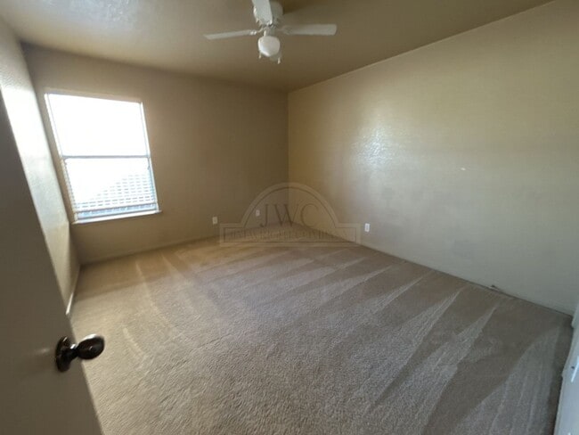 Building Photo - 1303 Chips Dr