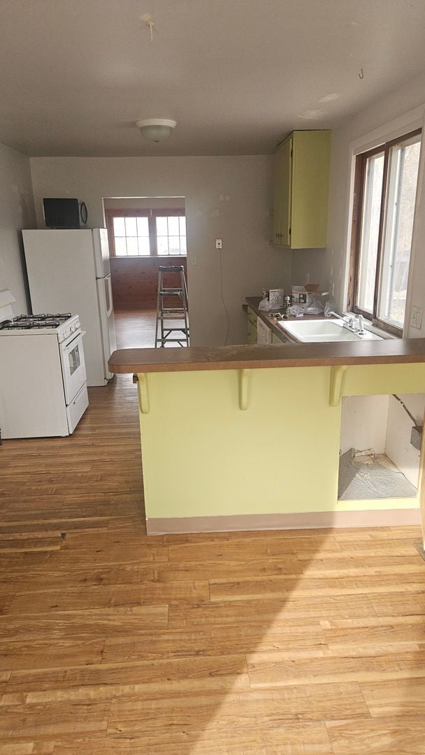 Building Photo - Cozy 2 Bedroom Home with Large Yard