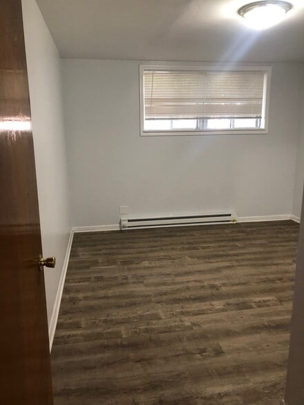 Building Photo - 4837 Grove St