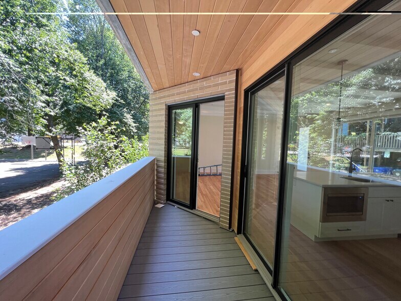 Building Photo - 65 Cameron St