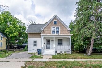 Building Photo - 831 Brookwood Pl