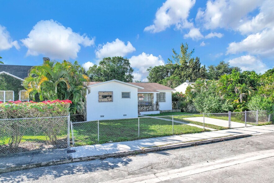 Building Photo - 135 NW 48th Ct