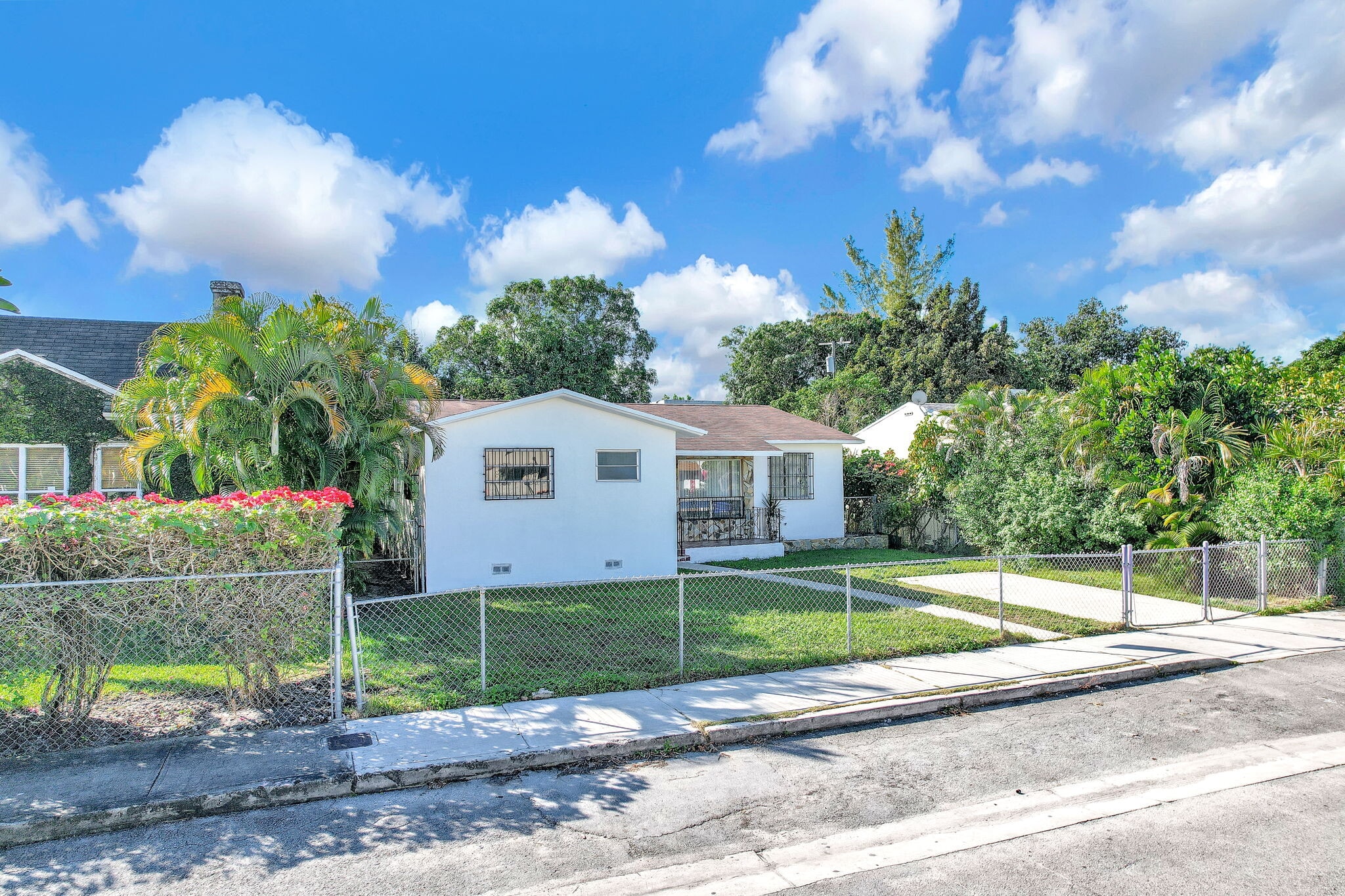 Building Photo - 135 NW 48th Ct