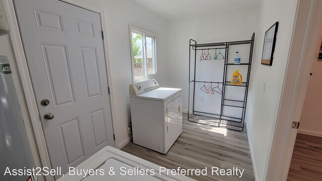 Building Photo - 4 br, 2 bath House - 1727 Corte Alegre