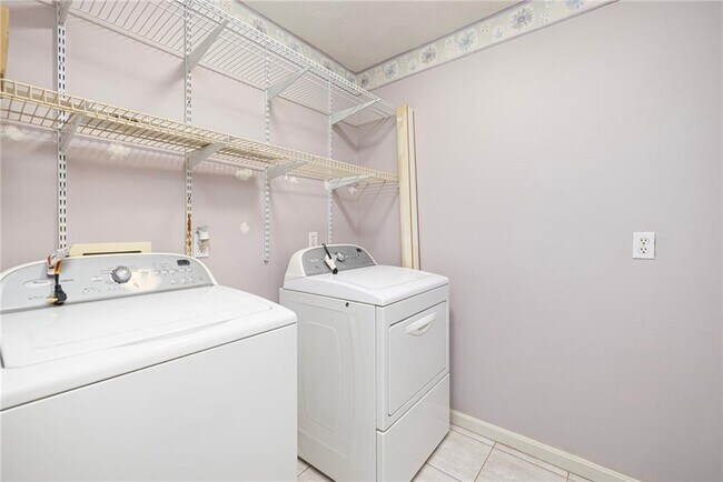 Building Photo - 42 Rollingwood Dr