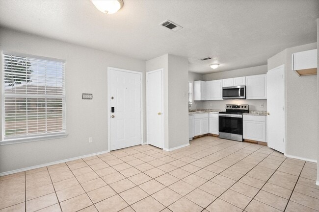 Building Photo - 612 Kings Way Dr