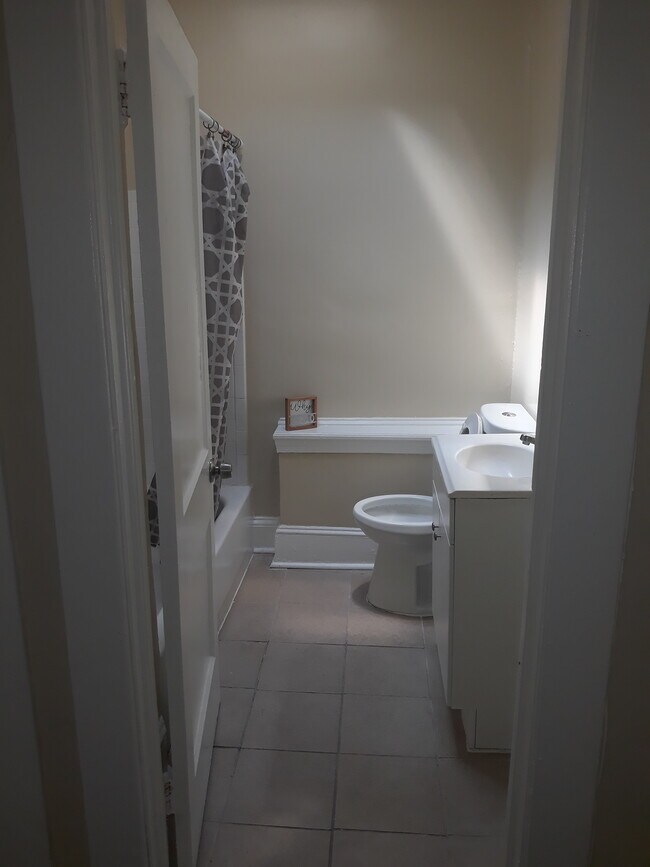 Bathroom - 3013 Oakley Ave