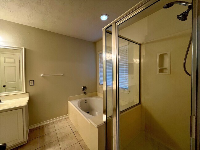 Building Photo - 6111 Morningshire Ln