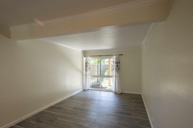 Building Photo - 5105 Admiralty Ln