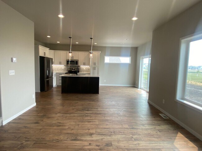 Building Photo - 2232 Griffin Dr S