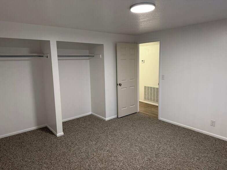 Building Photo - 700 E 1400 N