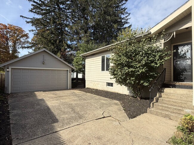 Building Photo - 2657 Dresden Rd