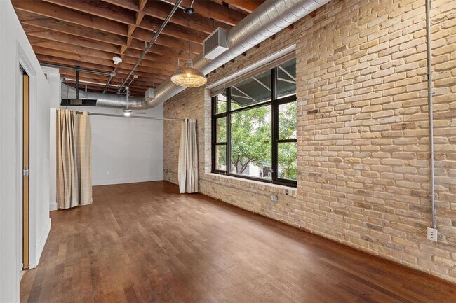 Building Photo - 411 Brazos St