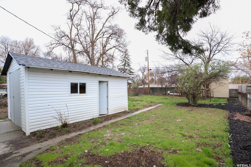 Building Photo - 948 E Atkin Ave