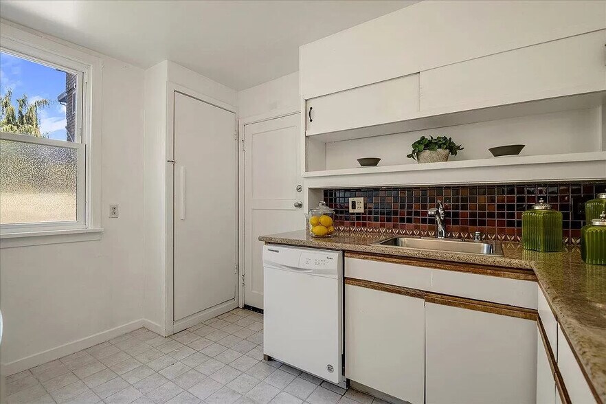 Building Photo - 507 Easterby St