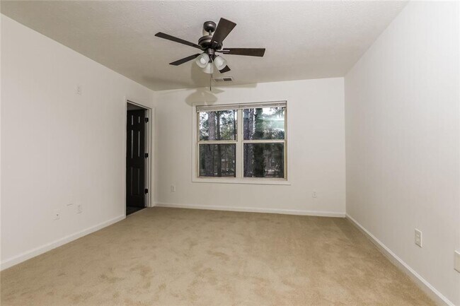 Building Photo - 2555 Flat Shoals Rd