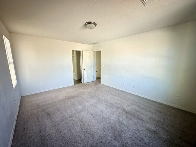 Building Photo - 226 W Watson Ct