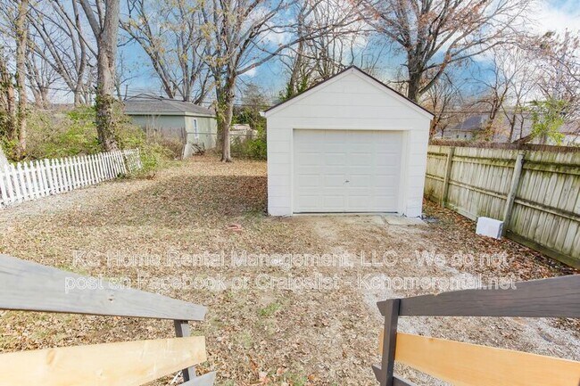 Building Photo - 7219 Chestnut Ave