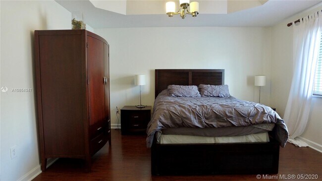 Building Photo - 5102 NW 115th Ct  Doral Fl 33178