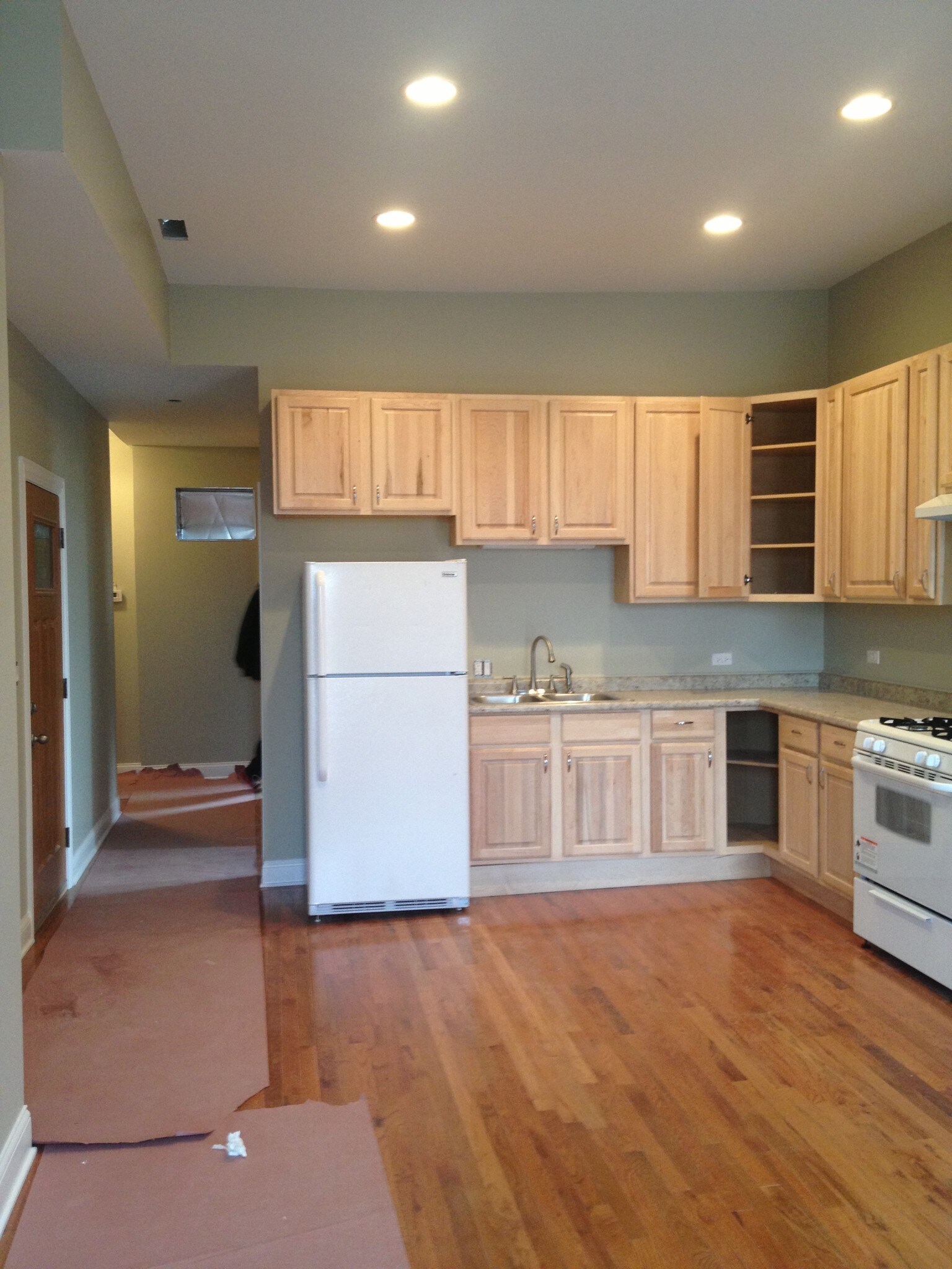 Building Photo - 903 W 35th St