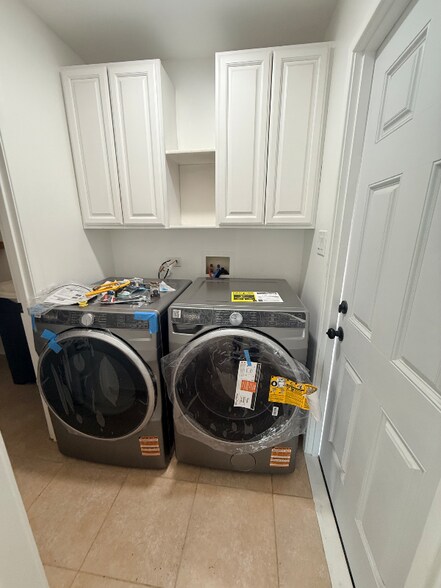 Building Photo - 9136 Clancey Ave