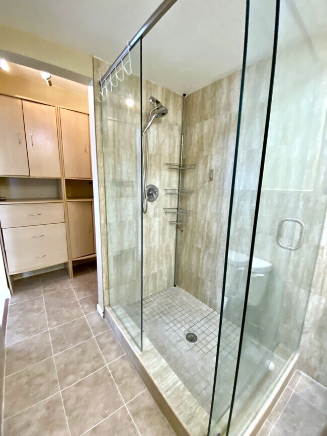 Walk in shower - 1810 E Oakland Park Blvd