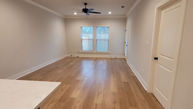 Building Photo - Beautiful 2 Bedroom 2 Bath Townhome in Den...