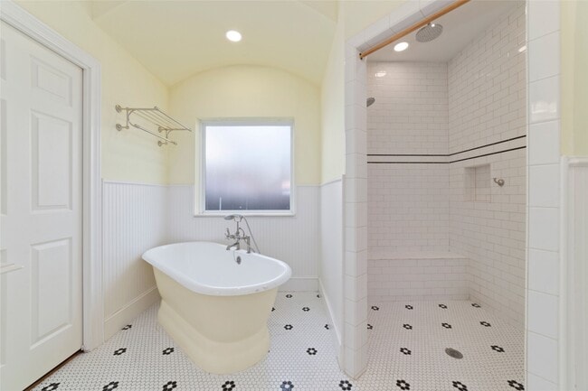 Building Photo - 6511 Mesa Vista Ct