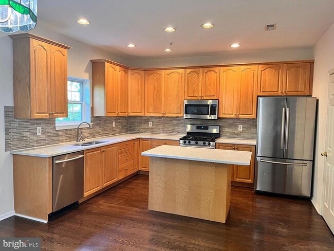 Building Photo - 637 Fawn Cir