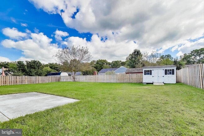 Building Photo - 8813 Francesca Dr
