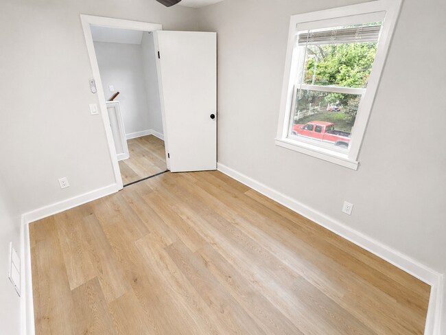 Building Photo - 303 Barder Ave