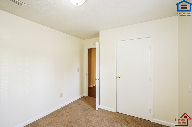 Building Photo - 824 Bybee Branch Rd