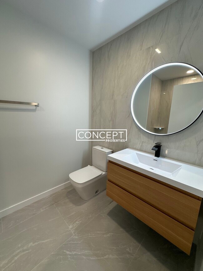 Building Photo - 194 Sumner St