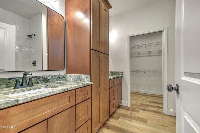 Building Photo - 703 Swadley Rd