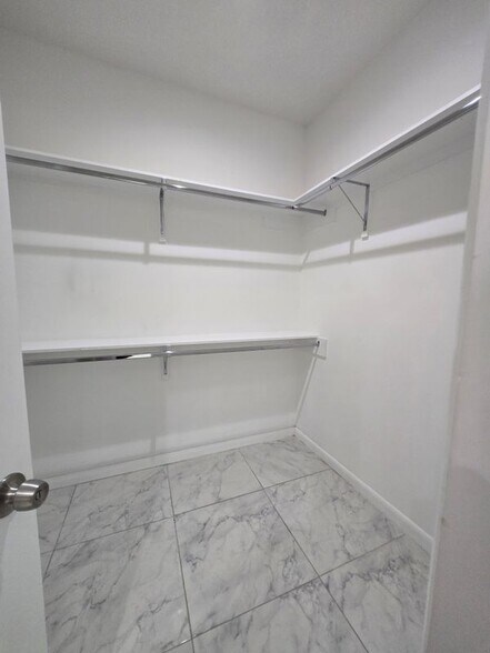 Building Photo - 918 N Woodson Ave