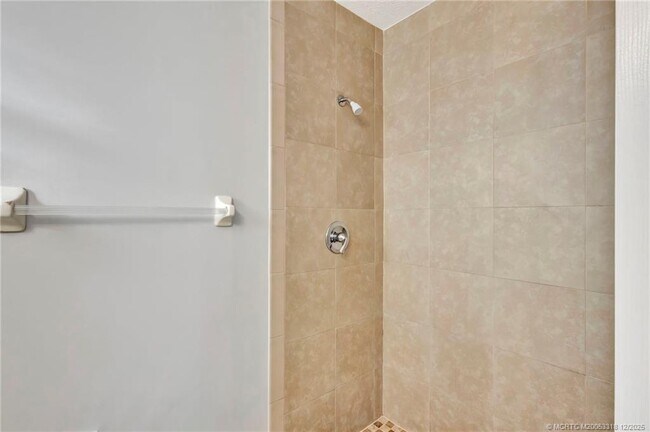 Building Photo - 252 NW Lincoln Ave