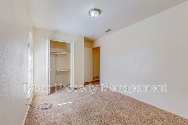 Building Photo - 5516 Cancelar Dr NE