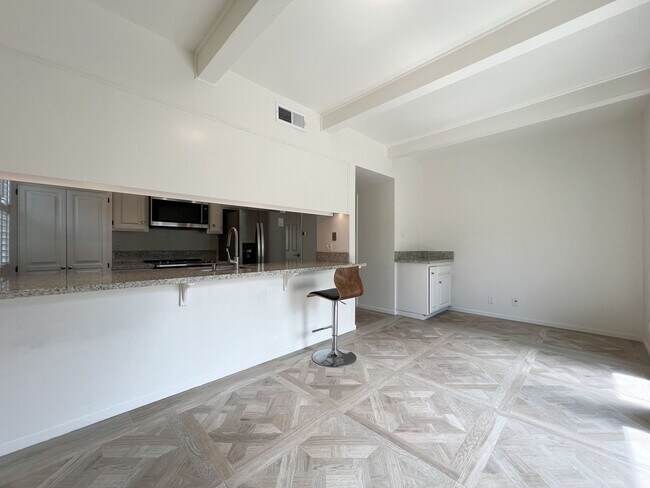 Building Photo - Beautifully Remodeled St. Helena Townhome with Pool Access & 2-Car Garage