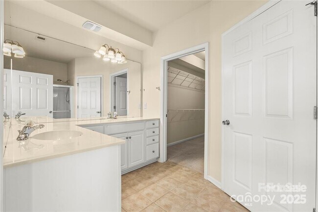 Building Photo - 14853 Santa Lucia Dr