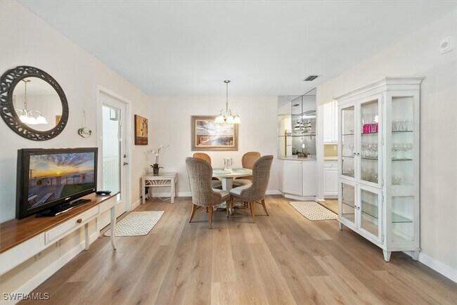 Building Photo - 1065 Gulf Shore Blvd N