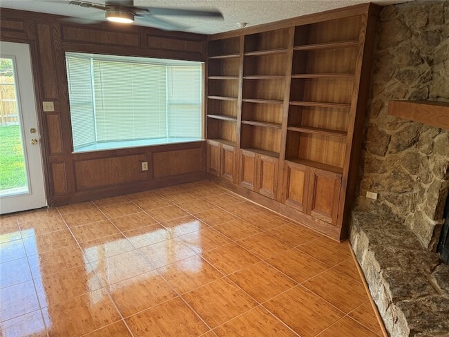 Building Photo - 1309 Velma St