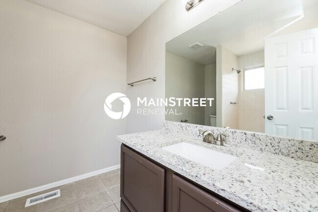 Building Photo - 4 Bedroom Pet-Friendly Home in Aurora, CO with Main Street Renewal