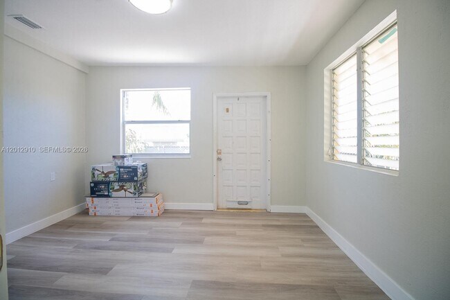 Building Photo - 5860 SW 9th St