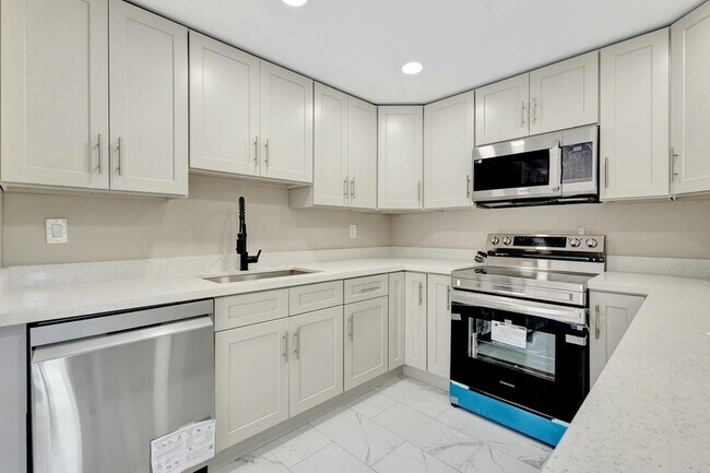 Building Photo - 152 Burgandy Way