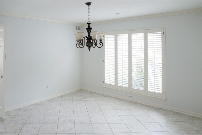 Building Photo - 16611 Brenton Oaks Dr