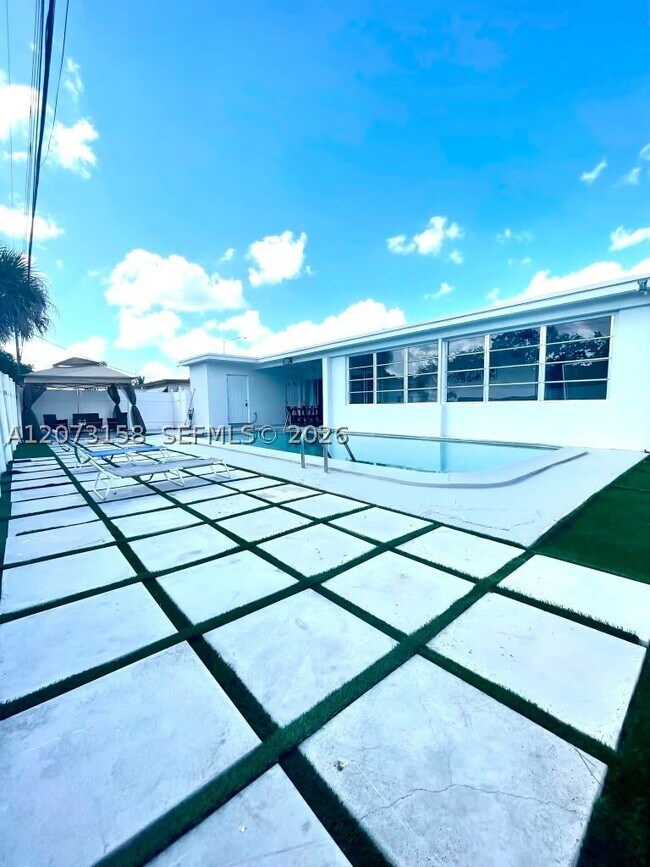 Building Photo - 7904 Miramar Blvd