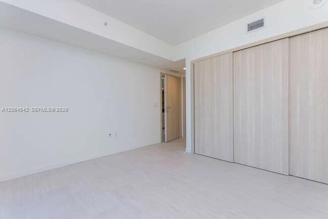 Building Photo - 1000 Brickell Plaza