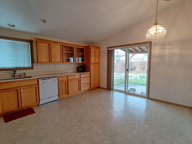 Building Photo - West Pasco Location close to Rd 100 interc...